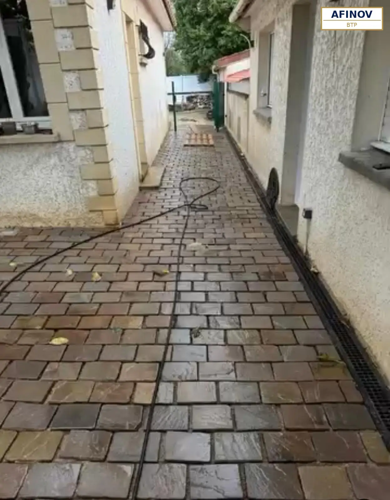 Allée en pierre naturelle, avant les travaux